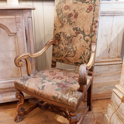 Fauteuil à haut dossier en cuir de Cordoue polychrome fin XIXe – Image 3