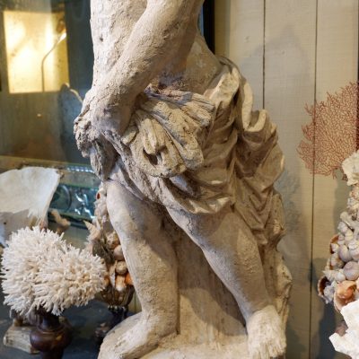 Sculpture d’un putto en terre cuite – allégorie de l’été ca.1800