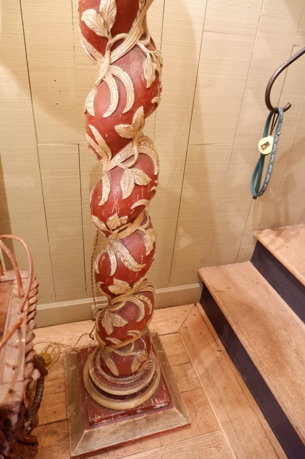 Pair of 18th century column lamps in carved wood &quot;ears of wheat on a red background&quot; + Shades silk gold cylinder - Image 6