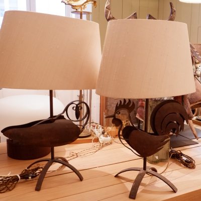 Lampe "oiseau" en fer oxydé + AJ ovale en soie – Image 5