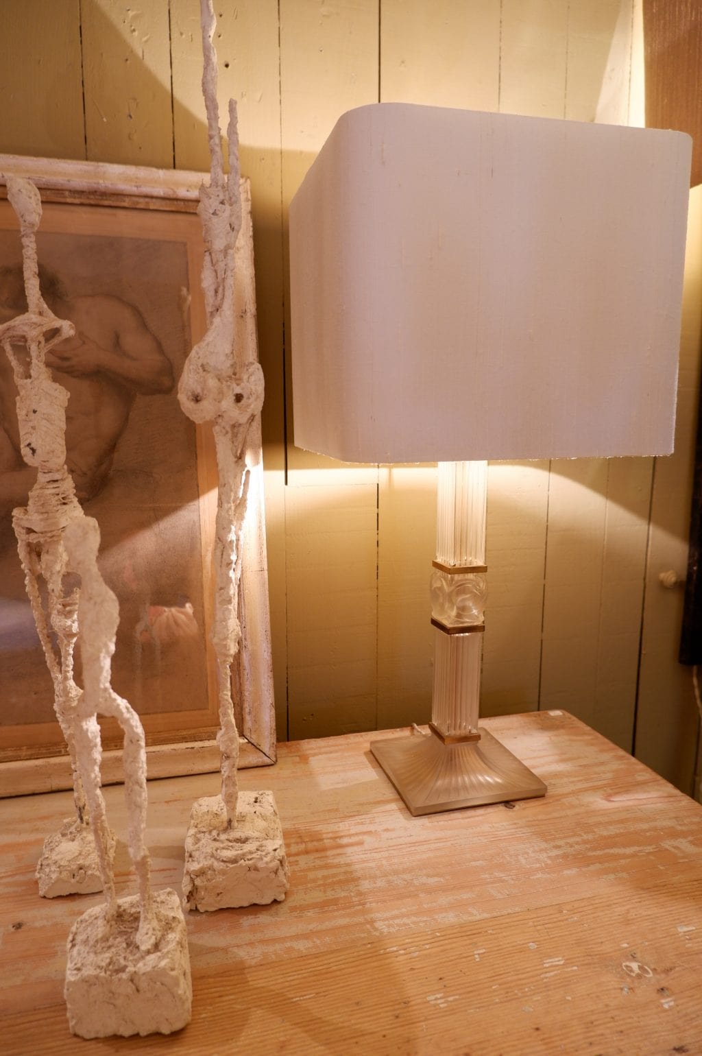 Lampe à poser en cristal Lalique décor cygne sur  socle laiton doré ca.1950 – Image 5