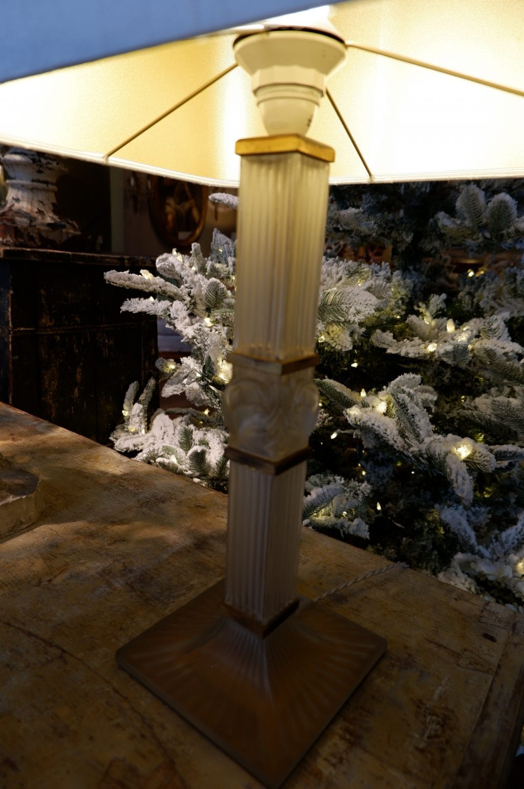Lampe à poser en cristal Lalique décor cygne sur  socle laiton doré ca.1950 – Image 4