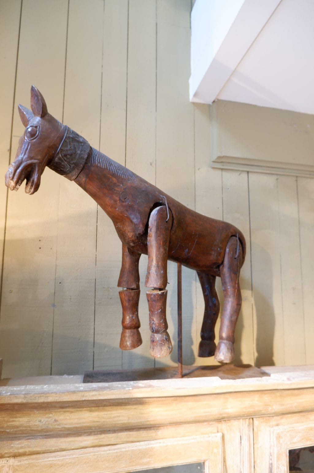 Cheval marionnette en bois sur socle métal - art populaire fin XIXe