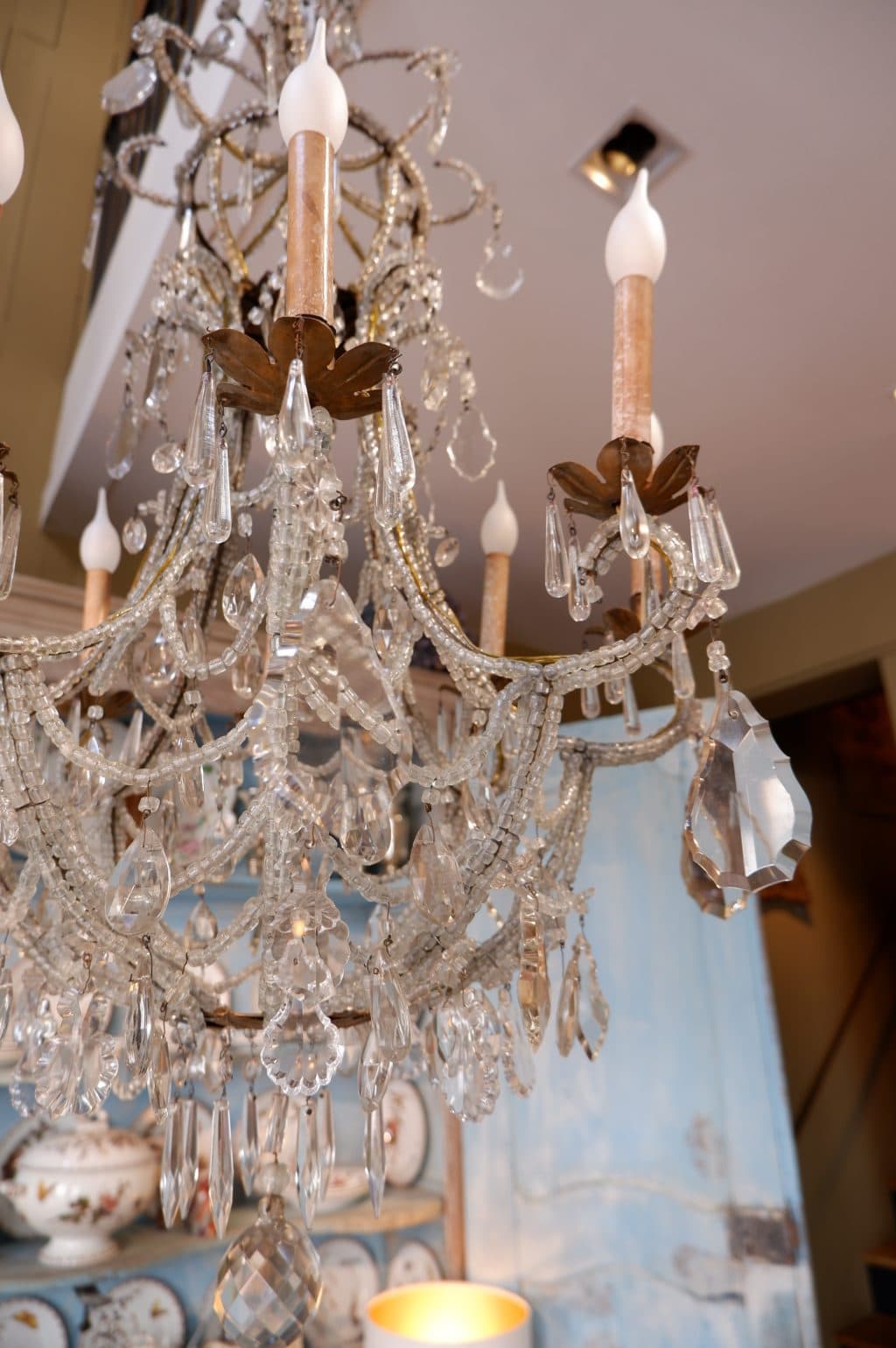 Lustre en métal doré recouvert de perles transparentes Venise fin XIXe – Image 2