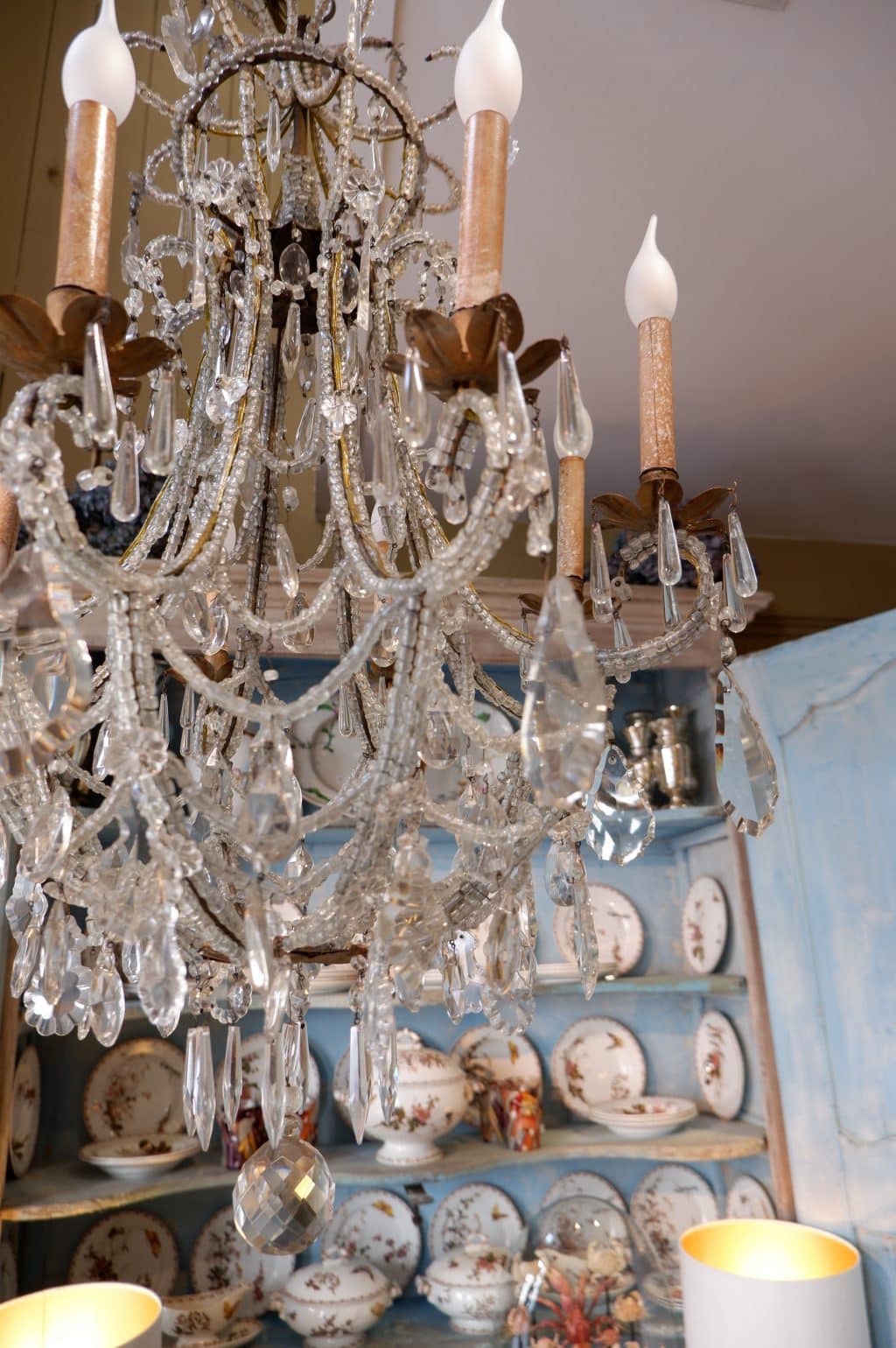 Lustre en métal doré recouvert de perles transparentes Venise fin XIXe – Image 4
