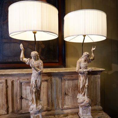 Paire de lampes "anges" en bois sculpté & feuille d'or - Italie XVIIIE – Image 5