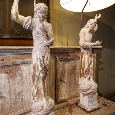 Paire de lampes "anges" en bois sculpté & feuille d'or - Italie XVIIIE – Image 3