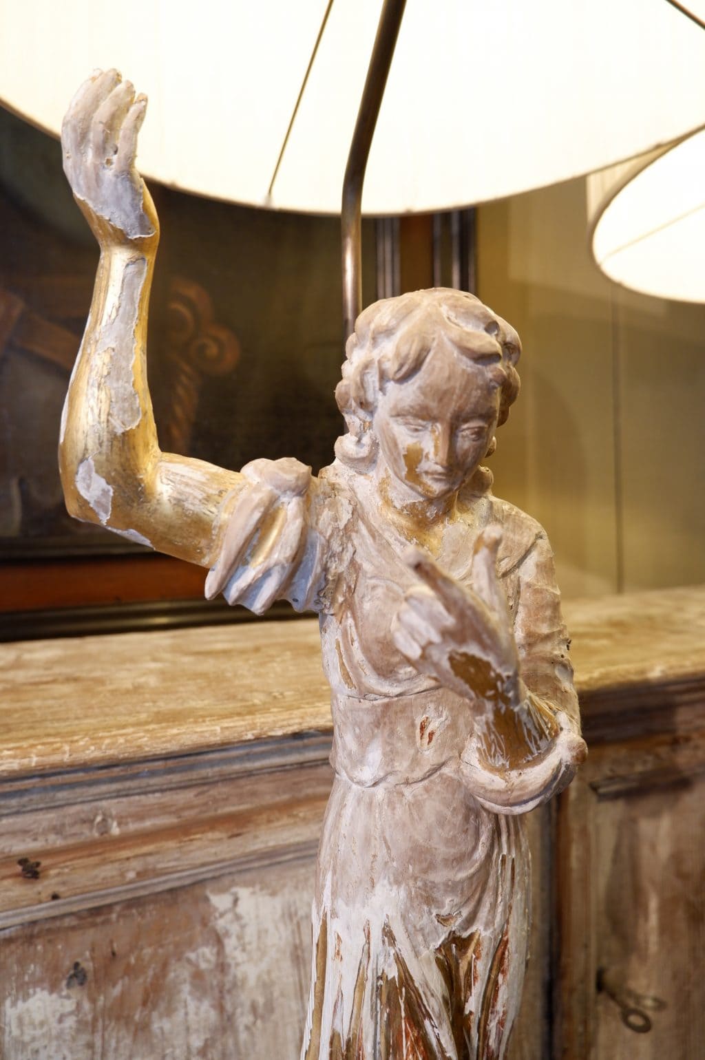 Pair of &quot;angel&quot; lamps in carved wood &amp; gold leaf - 17th century Italy - Image 2