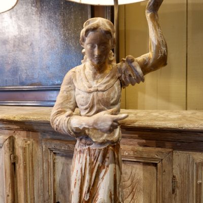Paire de lampes "anges" en bois sculpté & feuille d'or - Italie XVIIIE – Image 4