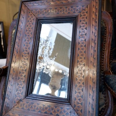 PAIRE DE MIROIRS ITALIENS EN MARQUETERIE EPOQUE XVIIIE – Image 2
