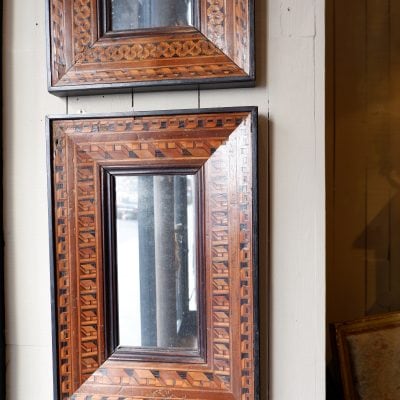 PAIRE DE MIROIRS ITALIENS EN MARQUETERIE EPOQUE XVIIIE – Image 4