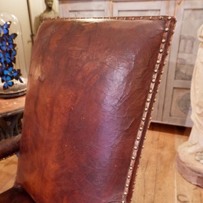 GRAND FAUTEUIL ITALIEN EN CUIR PATINE & GALON CUIVRE CA.1780 – Image 6