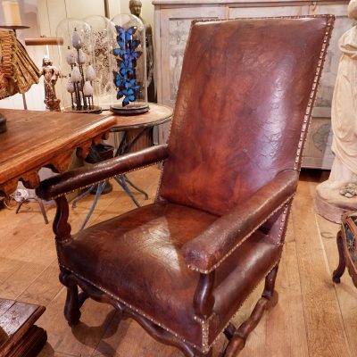 GRAND FAUTEUIL ITALIEN EN CUIR PATINE & GALON CUIVRE CA.1780 – Image 7
