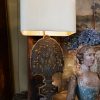 PAIRE DE LAMPES BOUQUETS PLATS SUR PANNEAU DE BOIS+ AJ EN SOIE OR PALE – Image 3