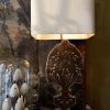 PAIRE DE LAMPES BOUQUETS PLATS SUR PANNEAU DE BOIS+ AJ EN SOIE OR PALE