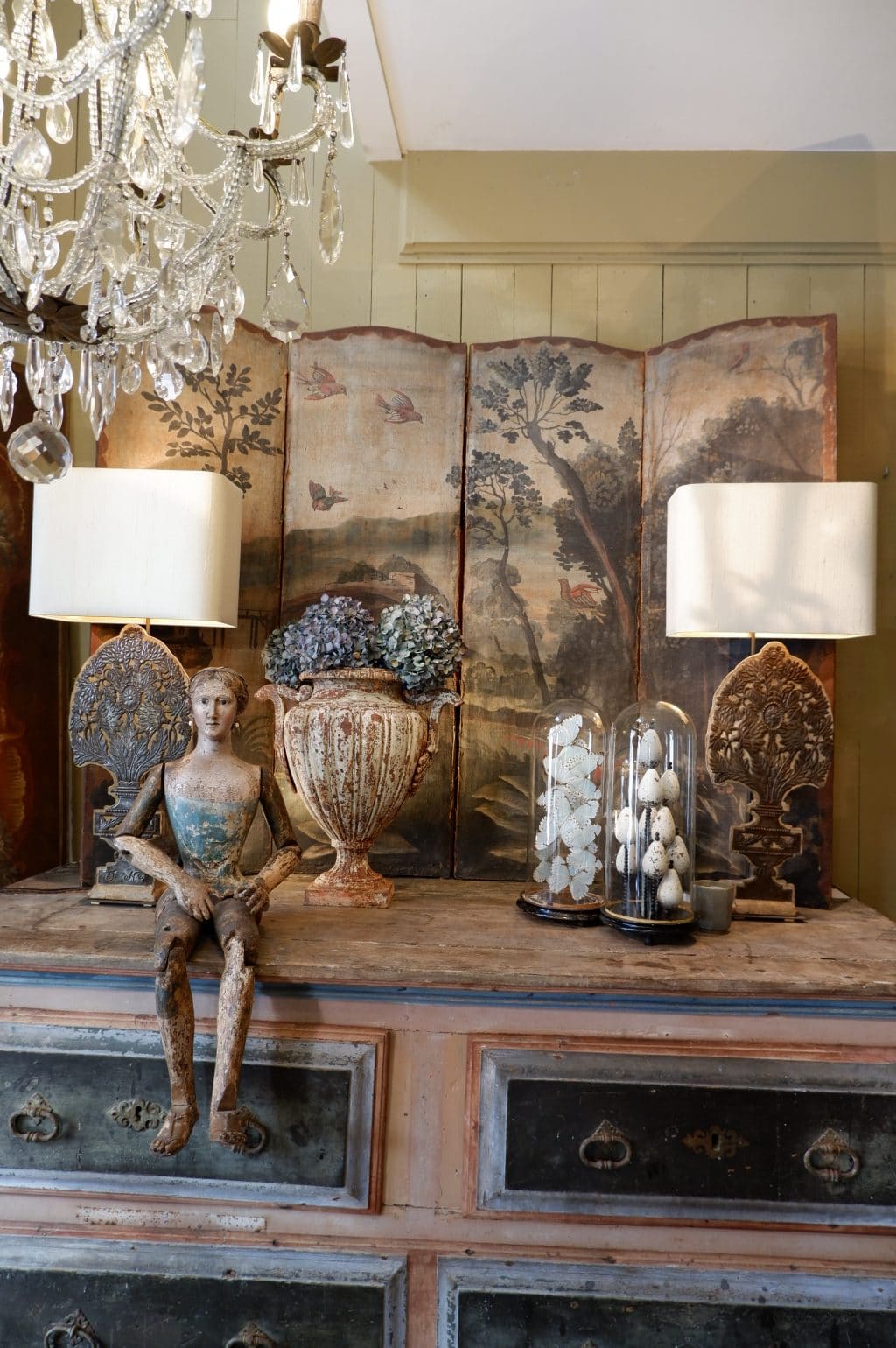 PAIRE DE LAMPES BOUQUETS PLATS SUR PANNEAU DE BOIS+ AJ EN SOIE OR PALE – Image 4