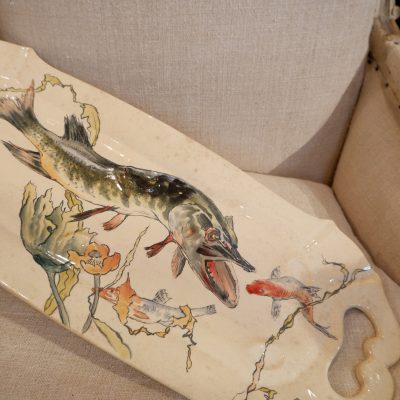 GRAND PLAT A POISSON EN FAIENCE EMAILLEE XIXE - PAR HYPPOLITE BOULENGER ET CIE