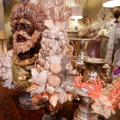 COMPOSITIONS DE CORAIL & COQUILLAGES SUR SOCLES ANCIENS – Image 3