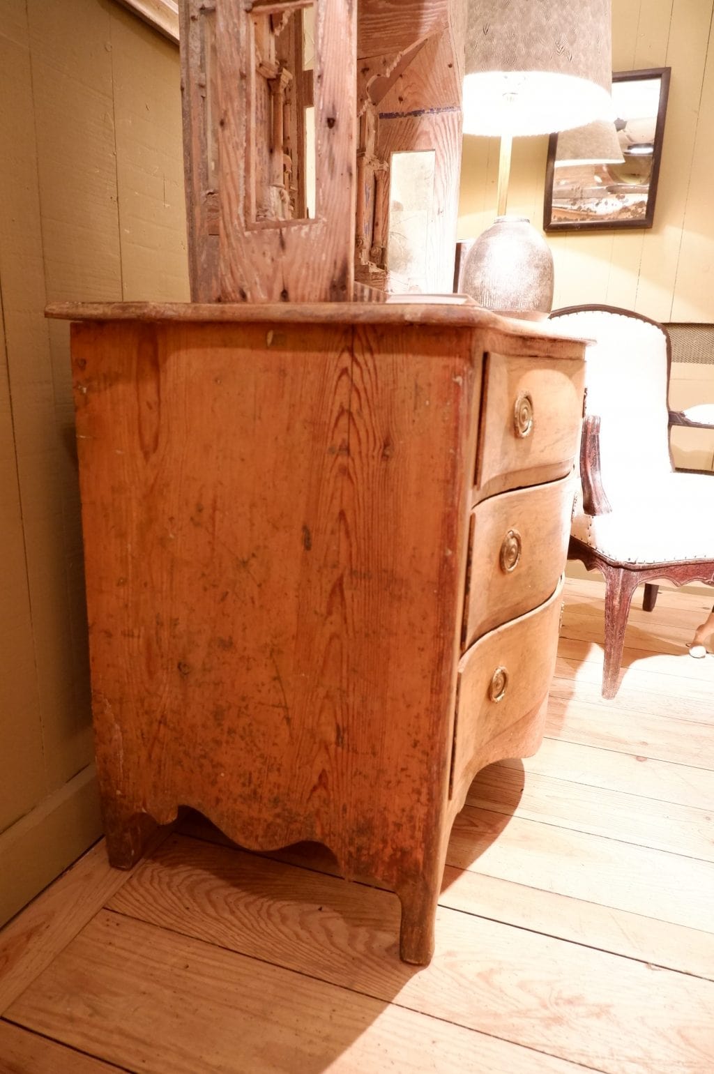 Petite commode gustavienne à 3 tiroirs en bois naturel XIXe – Image 6
