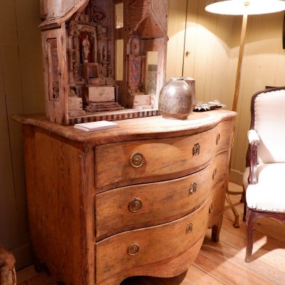 Petite commode gustavienne à 3 tiroirs en bois naturel XIXe – Image 5
