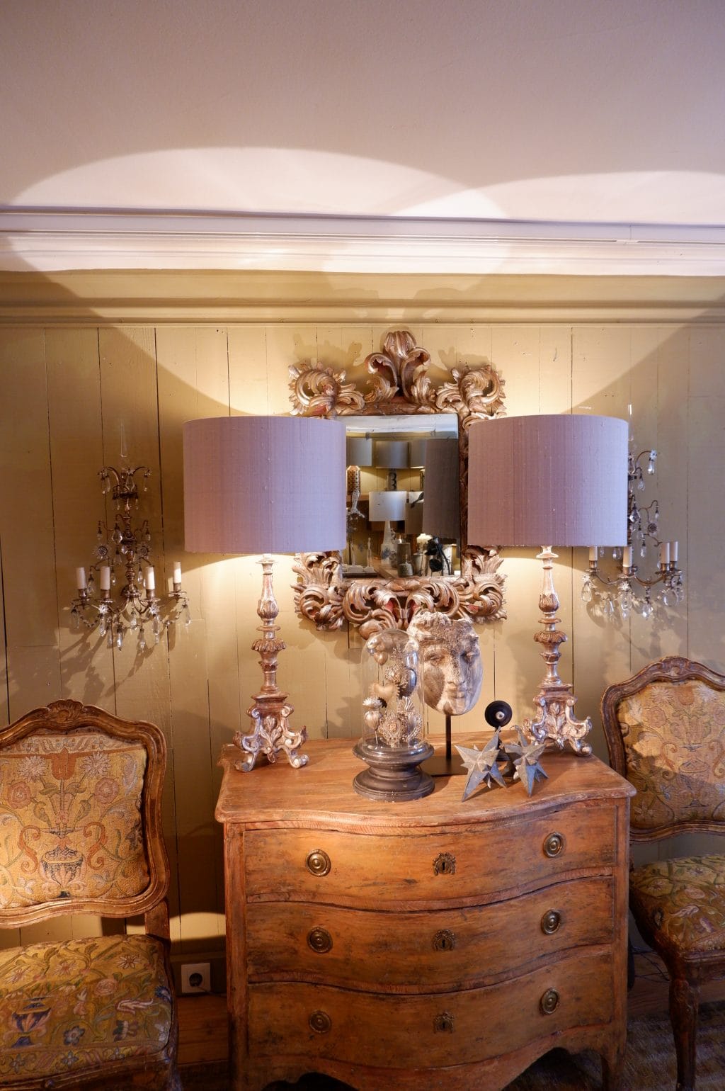 Petite commode gustavienne à 3 tiroirs en bois naturel XIXe – Image 2