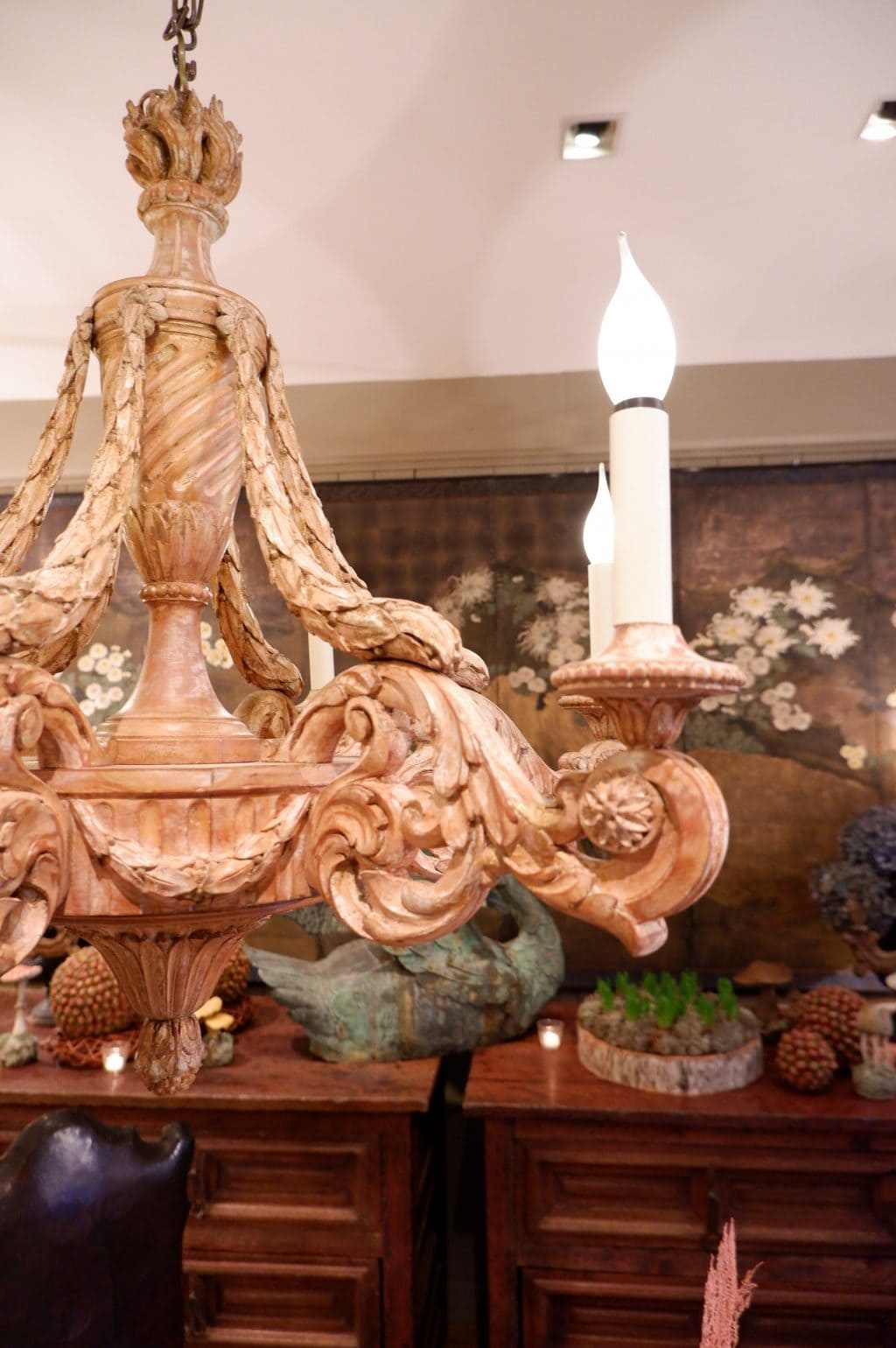 Lustre baroque en bois sculpté XVIIIe à 6 bras - feuilles d'acanthes – Image 3