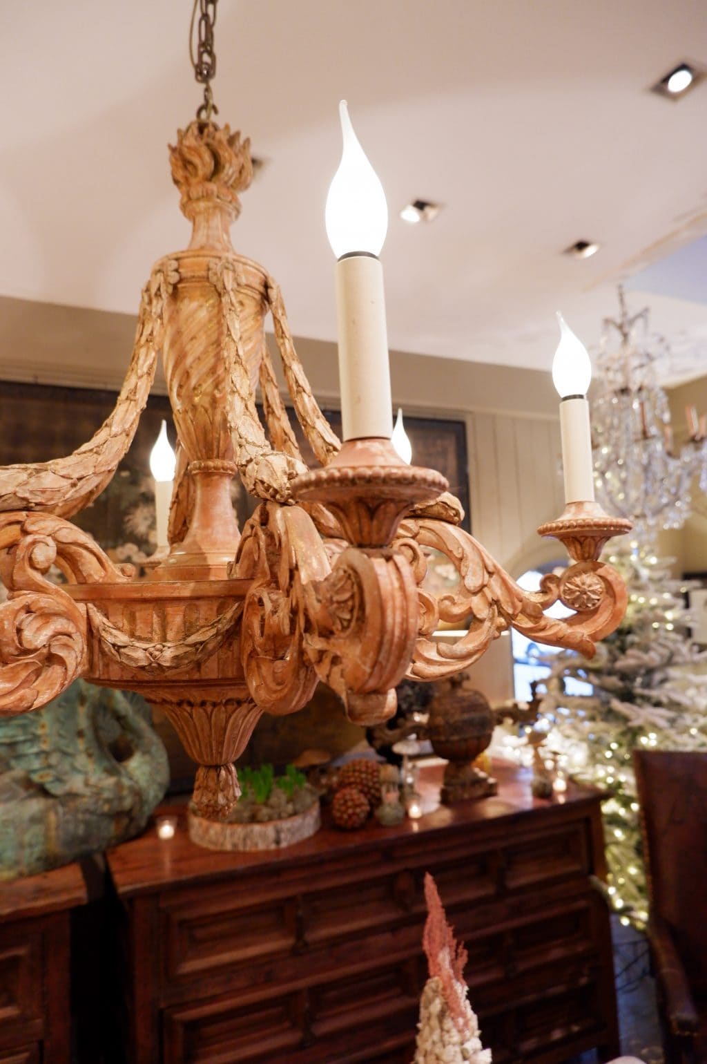 Lustre baroque en bois sculpté XVIIIe à 6 bras - feuilles d'acanthes – Image 4