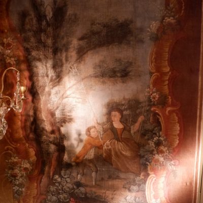 Grande toile peinte "couple sur une balançoire" d'époque XVIIIe