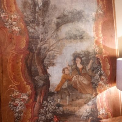 Grande toile peinte "couple sur une balançoire" d'époque XVIIIe – Image 6