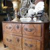 Grande commode en noyer ciré période Louis XIV