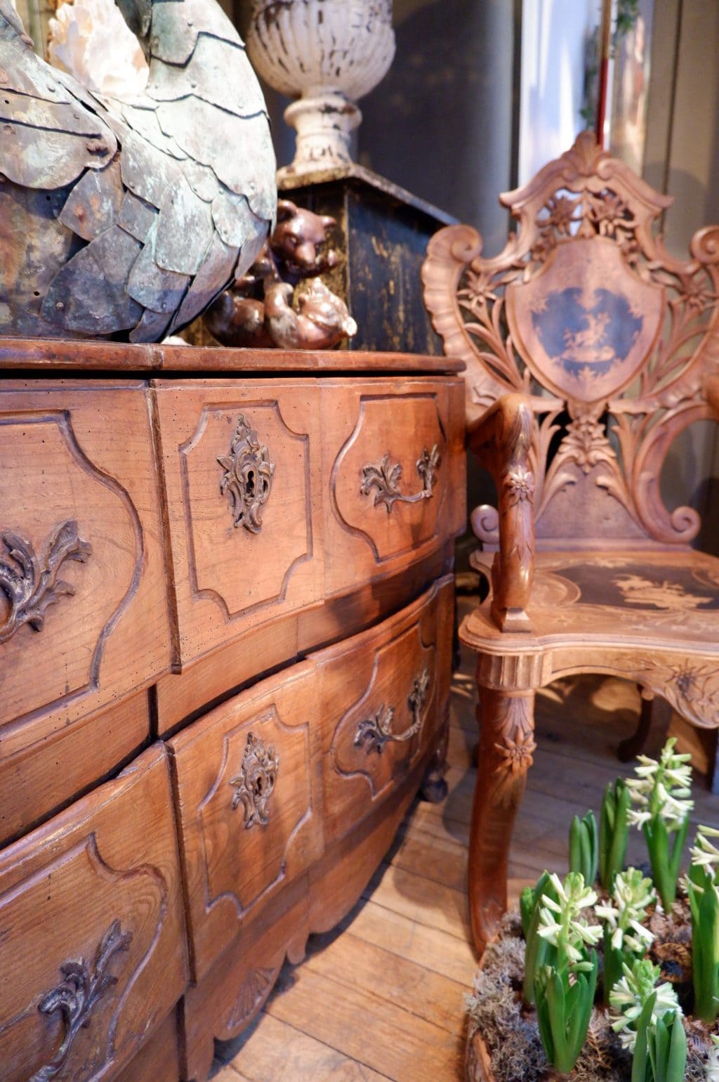 Grande commode en noyer ciré période Louis XIV – Image 6