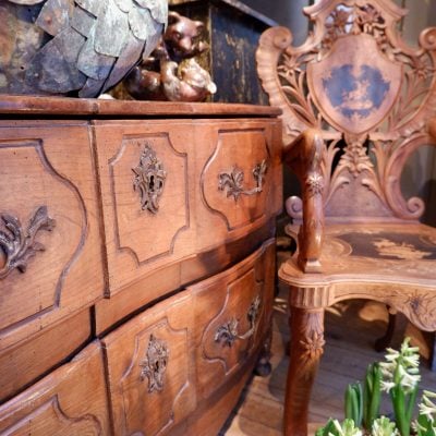 Grande commode en noyer ciré période Louis XIV – Image 6