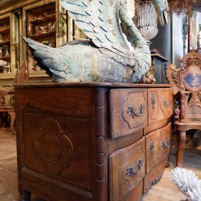 Grande commode en noyer ciré période Louis XIV – Image 7