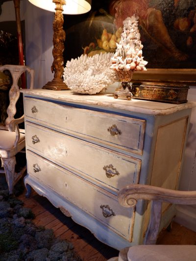 CHEST OF DRAWERS LOUIS XV IVORY & PALE BLUE LACQUER XVIIIE