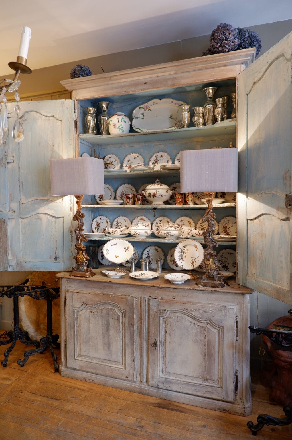 Grand buffet double corps Louis XV en noyer d'époque XVIIIe – Image 6