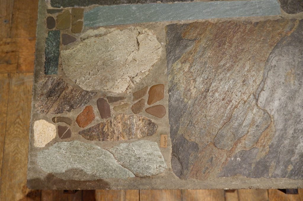 TABLE BASSE EN MOSAIQUE D&#039;ARDOISES GRIS-BLEU PAR PAUL KINGMA CA.1969 - Image 4