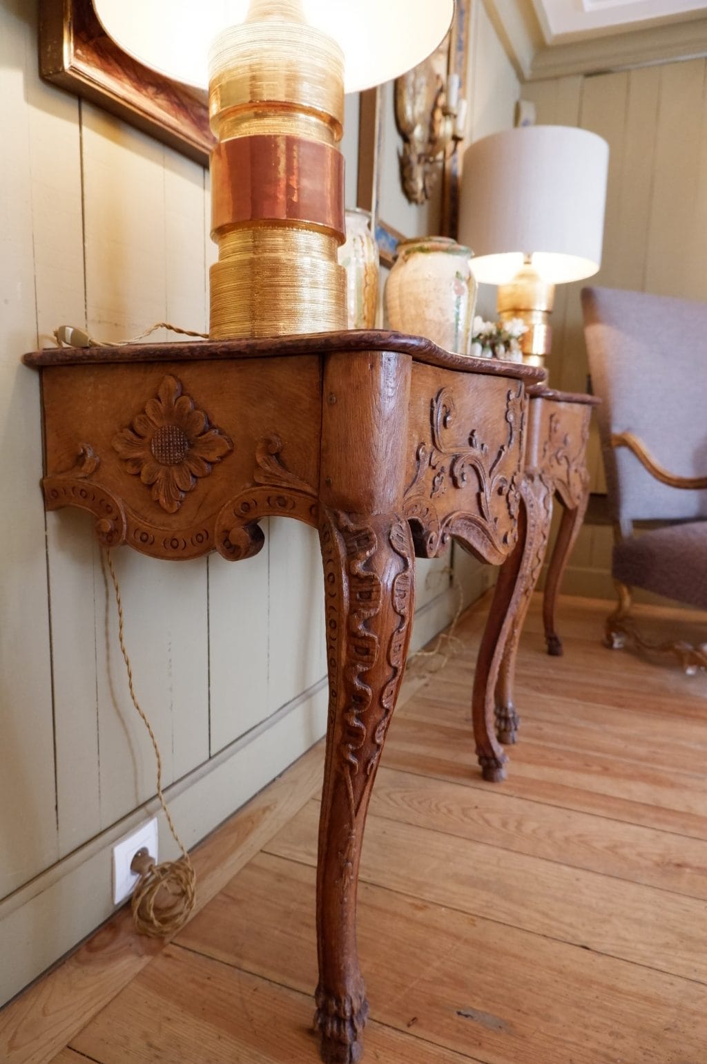 Paire de consoles en chataîgnier sculpté et marbre rouge porphyre XVIIIE – Image 4