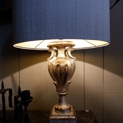 Petit lampe vase italien XVIIIE en bois sculpté à la feuille d’argent + AJ