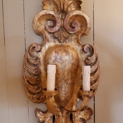 Paire d’applique en bois sculpté doré “motif coeur” – Italie XVIIIE