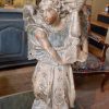 Ange porte flambeau en pierre sculptée polychrome - Italie époque XVIIE – Image 5