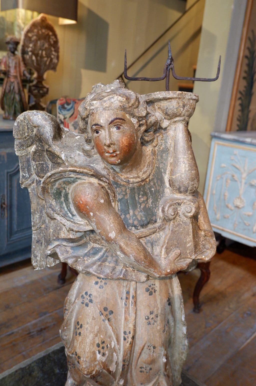 Ange porte flambeau en pierre sculptée polychrome - Italie époque XVIIE – Image 3
