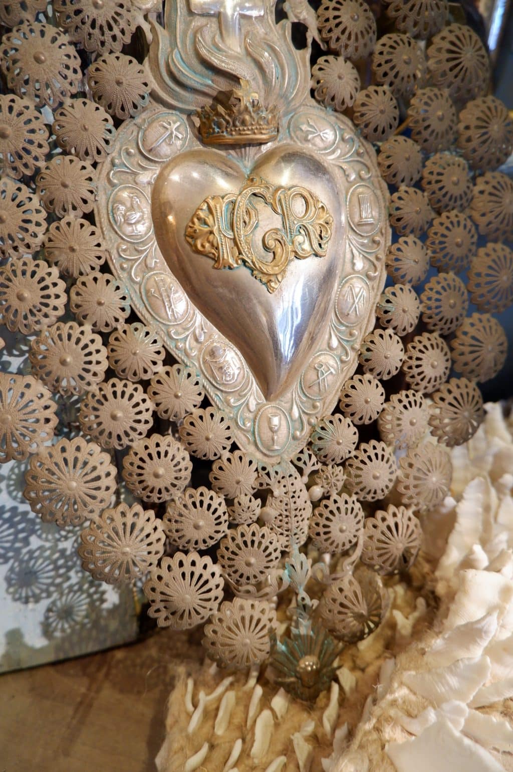 Large Italian Ex-Voto in openwork metal from the 19th century - Image 4