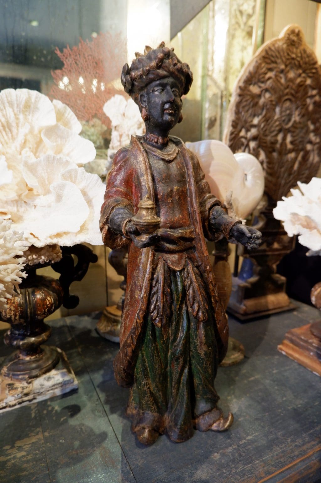 Sculpture de roi Mage en bois laqué polychrome - Venise début XVIIIE