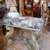 Grand tabouret italien en bois sculpté laque verte -recouvert d'une tapisserie en verdure ca.1700