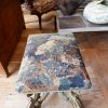 Grand tabouret italien en bois sculpté laque verte -recouvert d'une tapisserie en verdure ca.1700 – Image 4