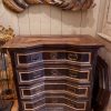 Commode italienne en noyer ciré fin XVIIE