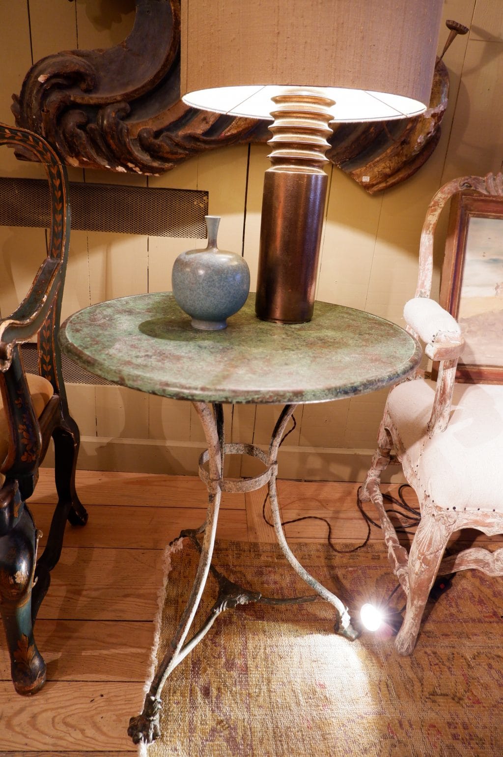 Small Arras pedestal table in grey-green iron end of 19th century