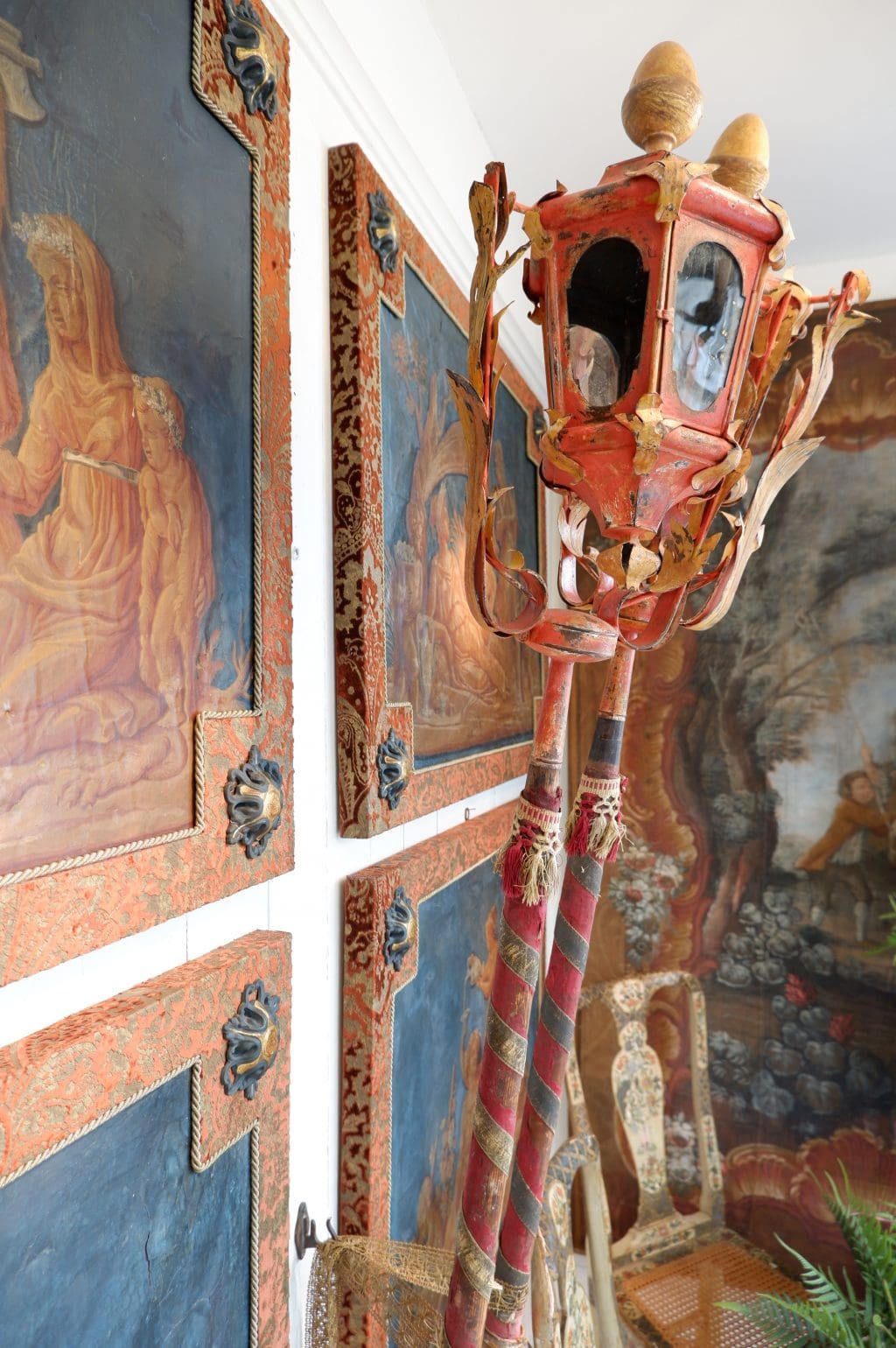 A pair of Italian red sheet metal processional lanterns ca.1800 - Image 7