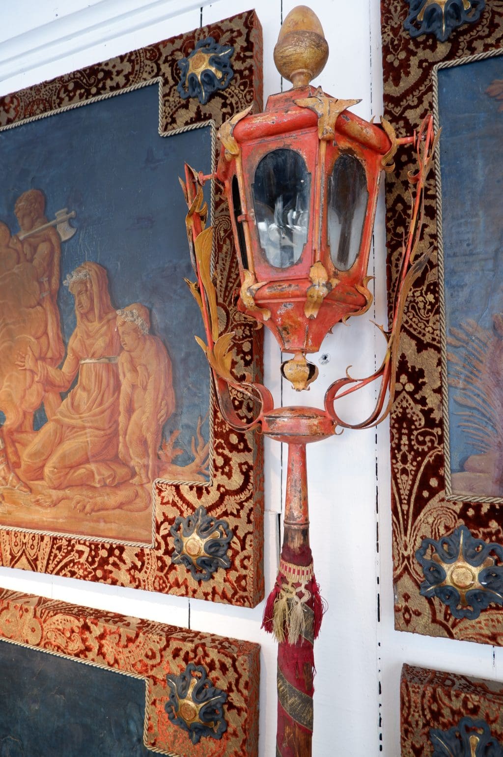 A pair of Italian red sheet metal processional lanterns ca.1800 - Image 6
