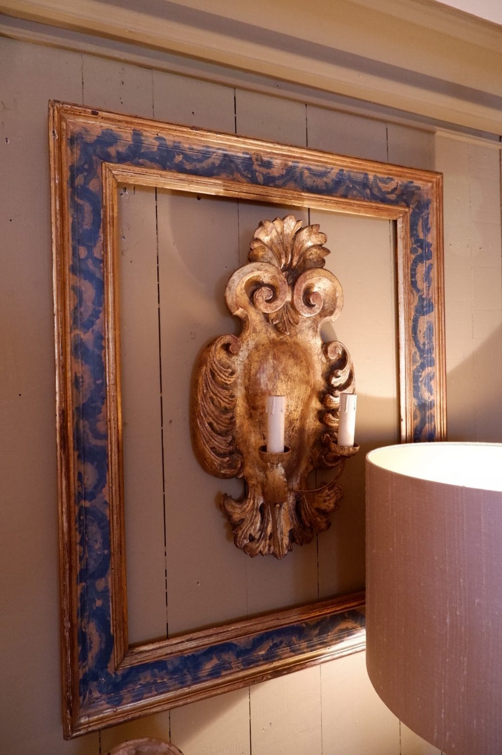 Paire de cadres italiens en bois doré décor faux-mabre vert & rouge d'époque XVIIIE – Image 2
